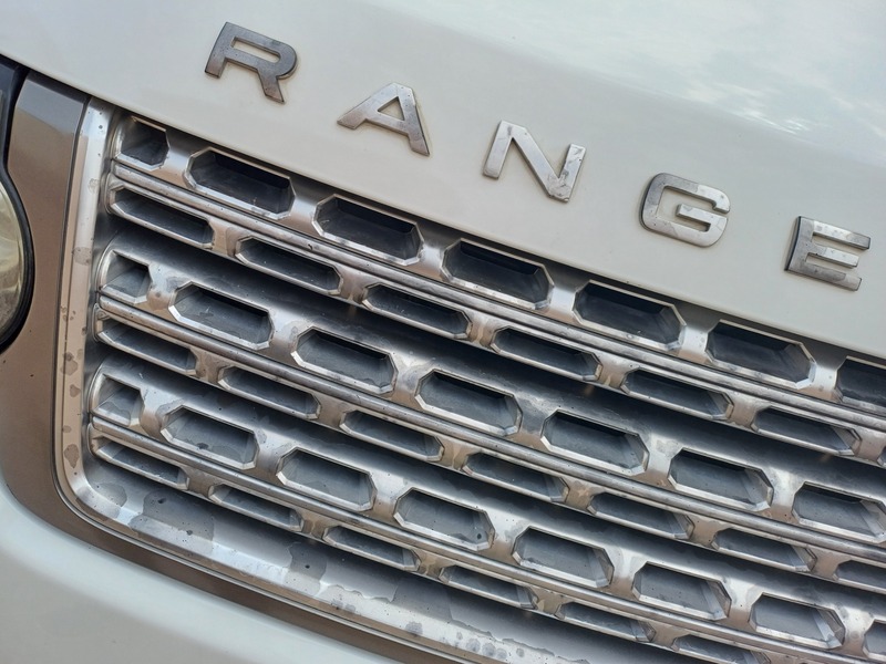 Used 2015 Range Rover Vogue SE for sale in Abu Dhabi